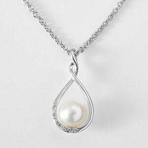 Pearl Necklace with Tag